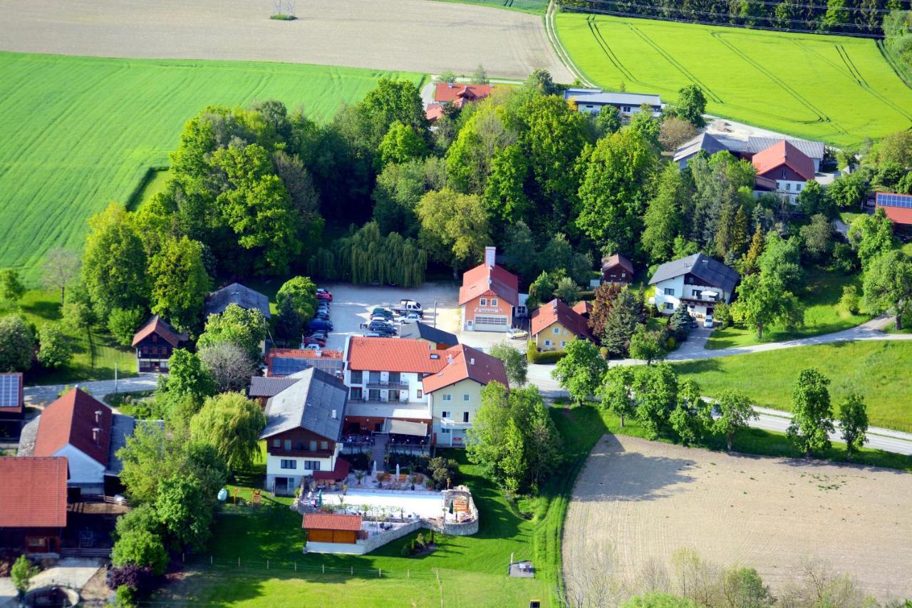 Hotel Gasthof-Strasser Tumeltsham Exterior foto